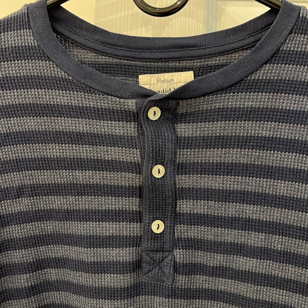 Splendid thermal navy stripe long sleeve. 3 button crew neck size medium - Picture 2 of 3